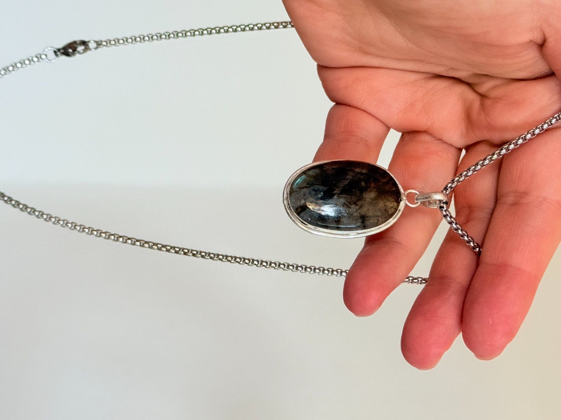 Ketten: Collier avec labradorite - Élégant & Naturel! – Neu und originalverpackt aus Genève von AWWA 5