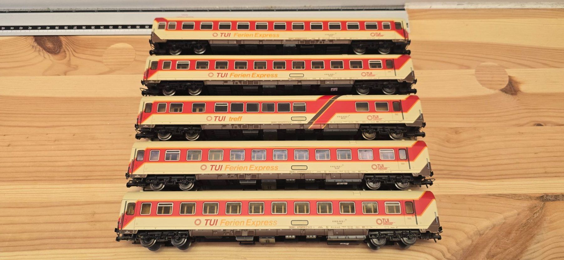 Roco Modelleisenbahnen: Roco TUI-Ferien-Express 5teilig – Neu (gemäss Beschreibung) aus Büsserach von ModellbahnDepot 2