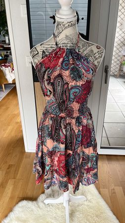 ☀️🦜Sommerliches Kleid mit Paisley Muster, Grösse 36