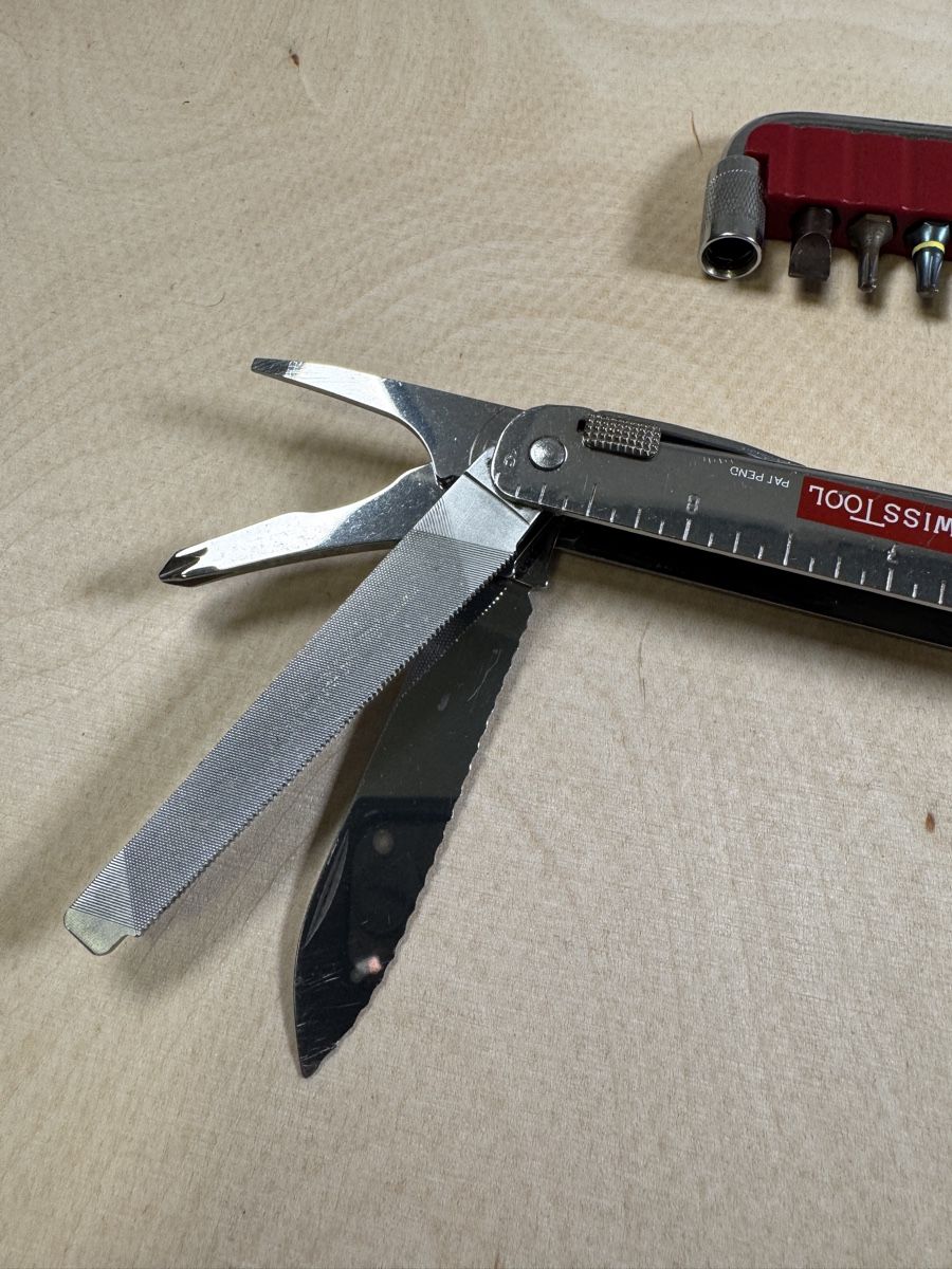 Victorinox Tous les outils: Victorinox SwissTool Multitool mit Bitset Lederetui – D'occasion à Zürich par Marble 3