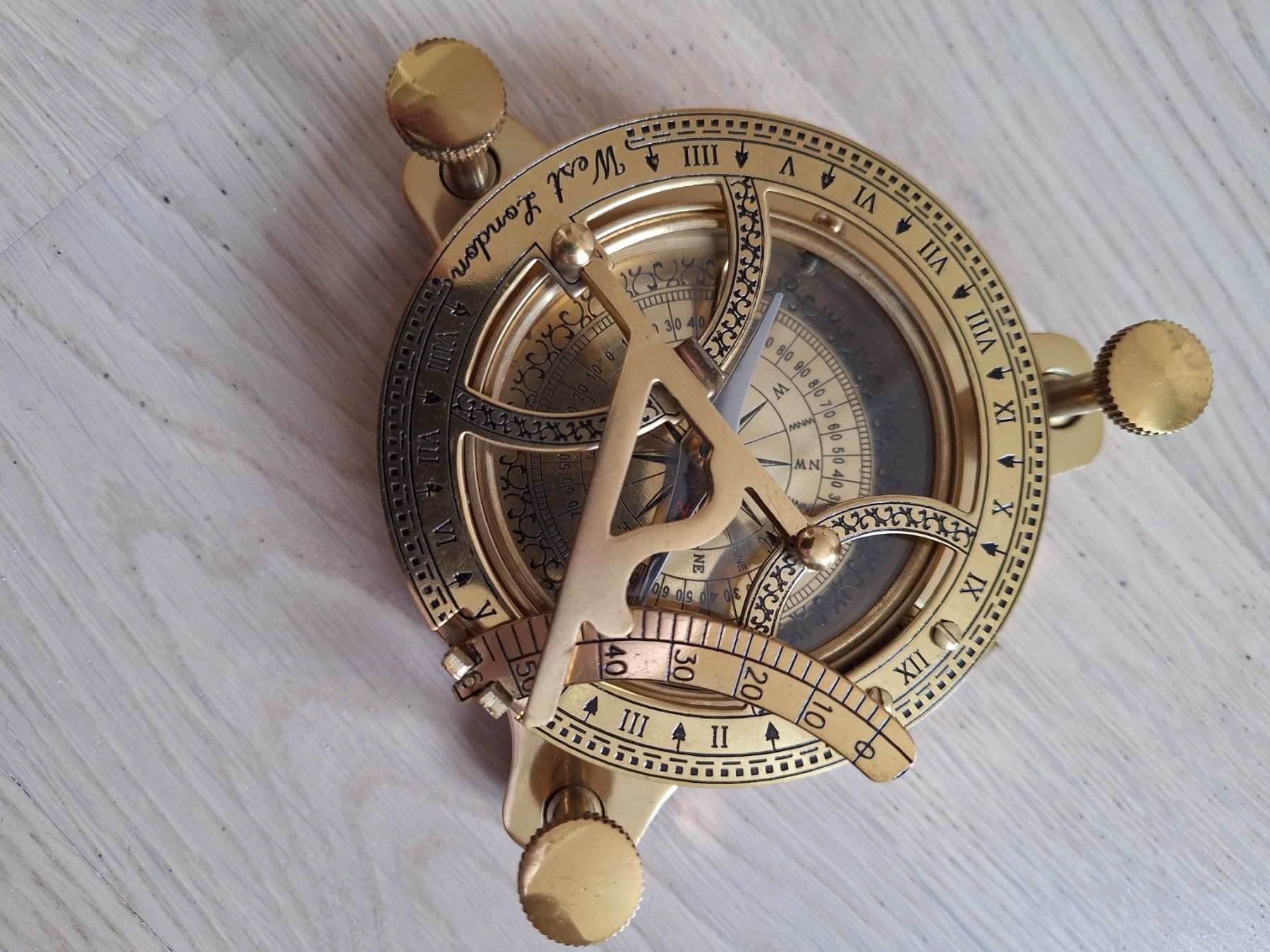 Orologi: Sonnenuhr mit Kompass in Holzkästchen – Usato da Pfaffhausen venduto da hei_2pvq 3