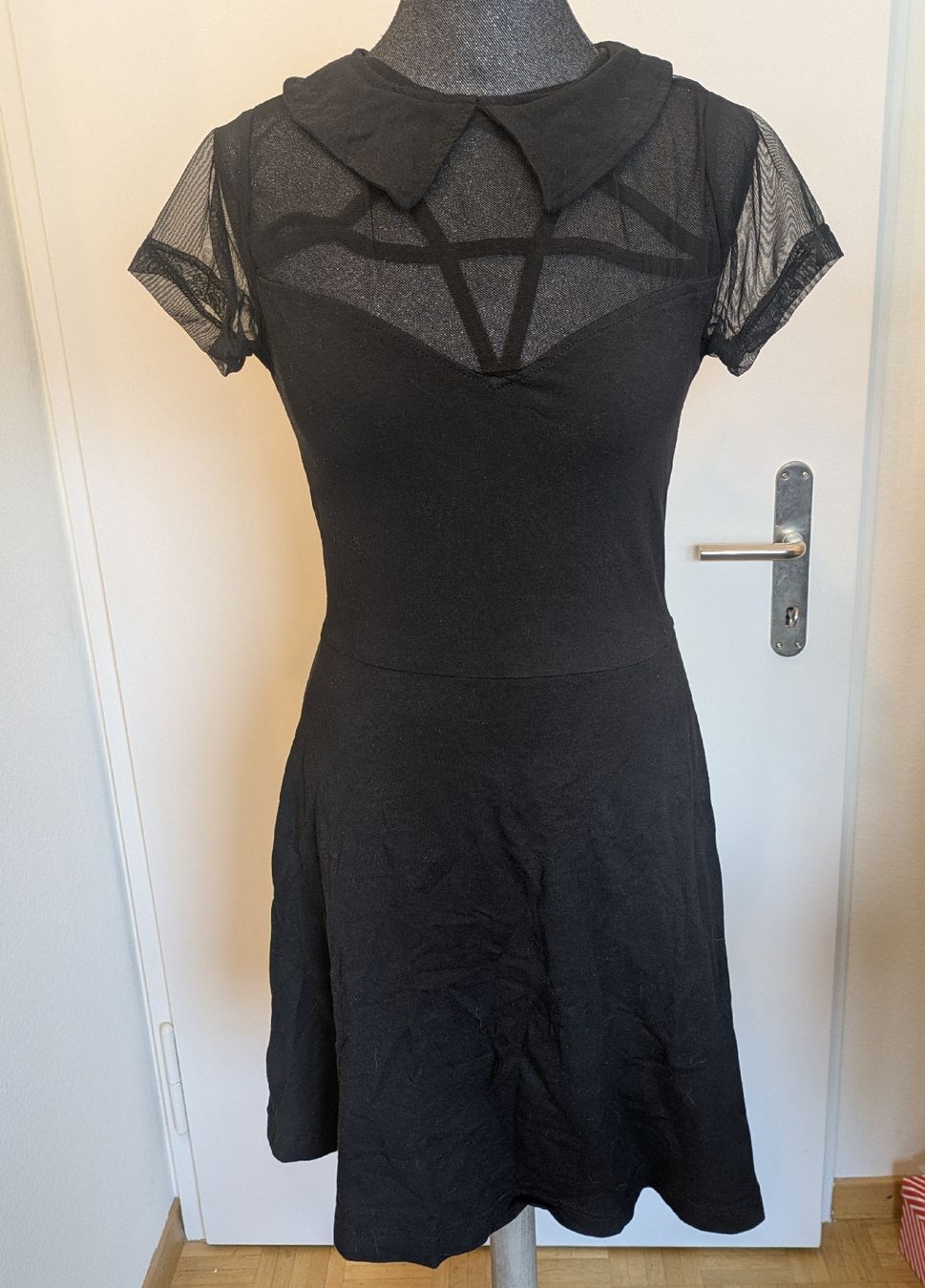 Vestiti: Gothic Kleid Heartless – Usato da Steffisburg venduto da Schlabber