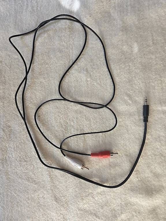 Kabel: Jack stéréo 3,5 mm vers 2 RCA mâle – Gebraucht aus Cudrefin von SimSone1
