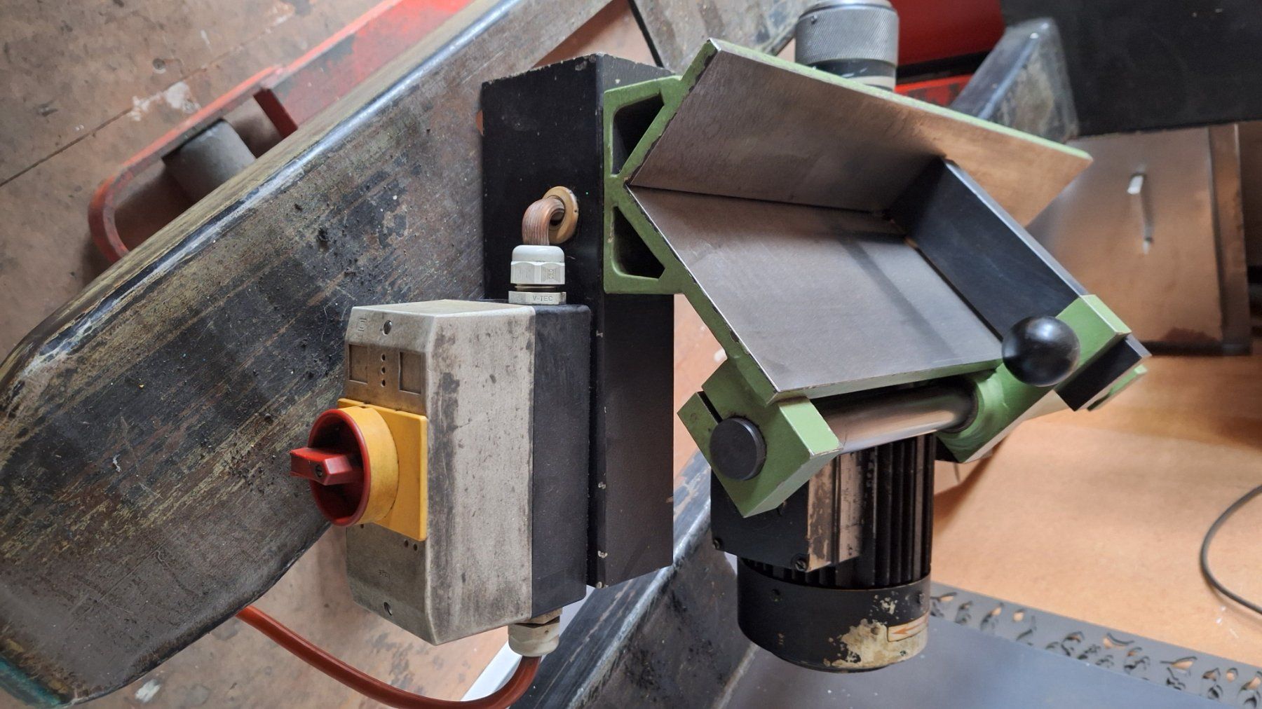 Tutte le macchine: Kantenfräsmaschine mit Wendeplatten – Usato da Langenthal venduto da Physycer0 2