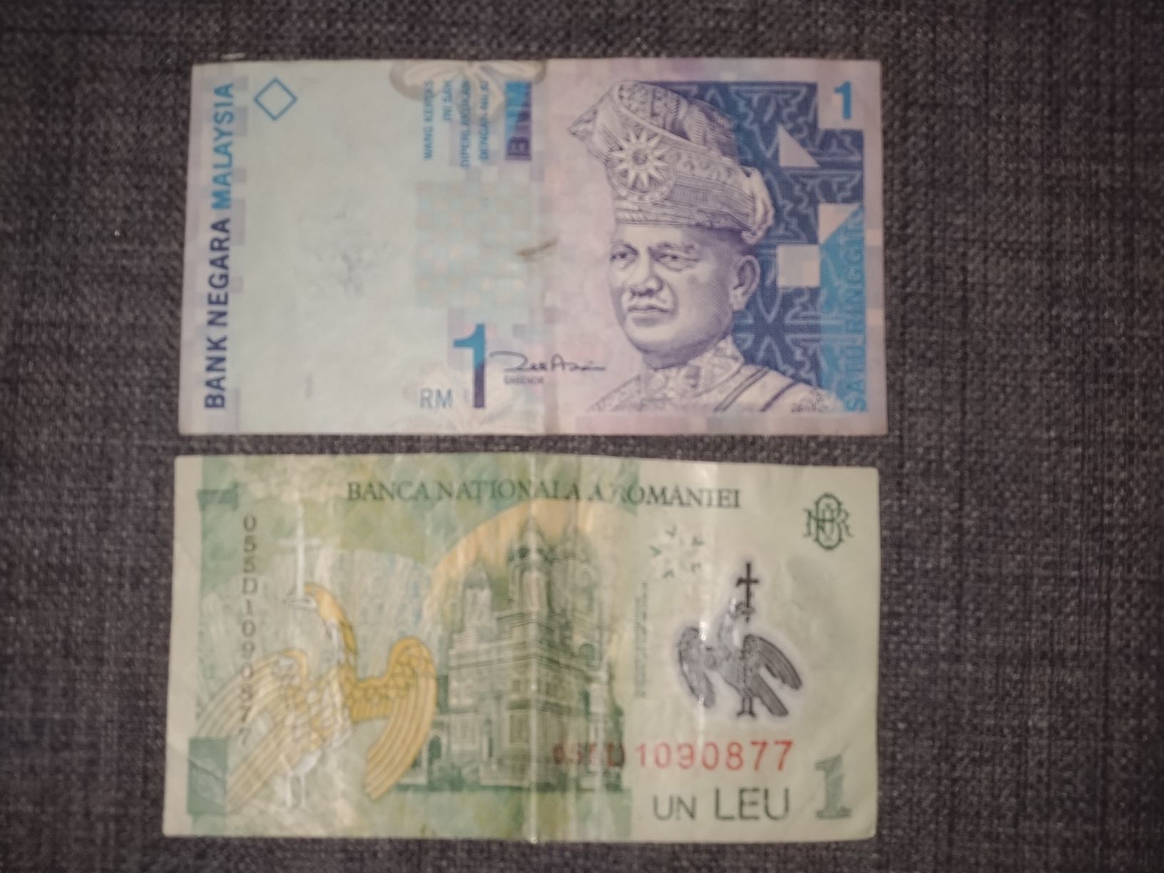 Banknoten: Lot de 2 billets : Malaisie 1 Ringgit, Roumanie 1 Leu – Gebraucht aus Farvagny-le-Grand von LaCaverne