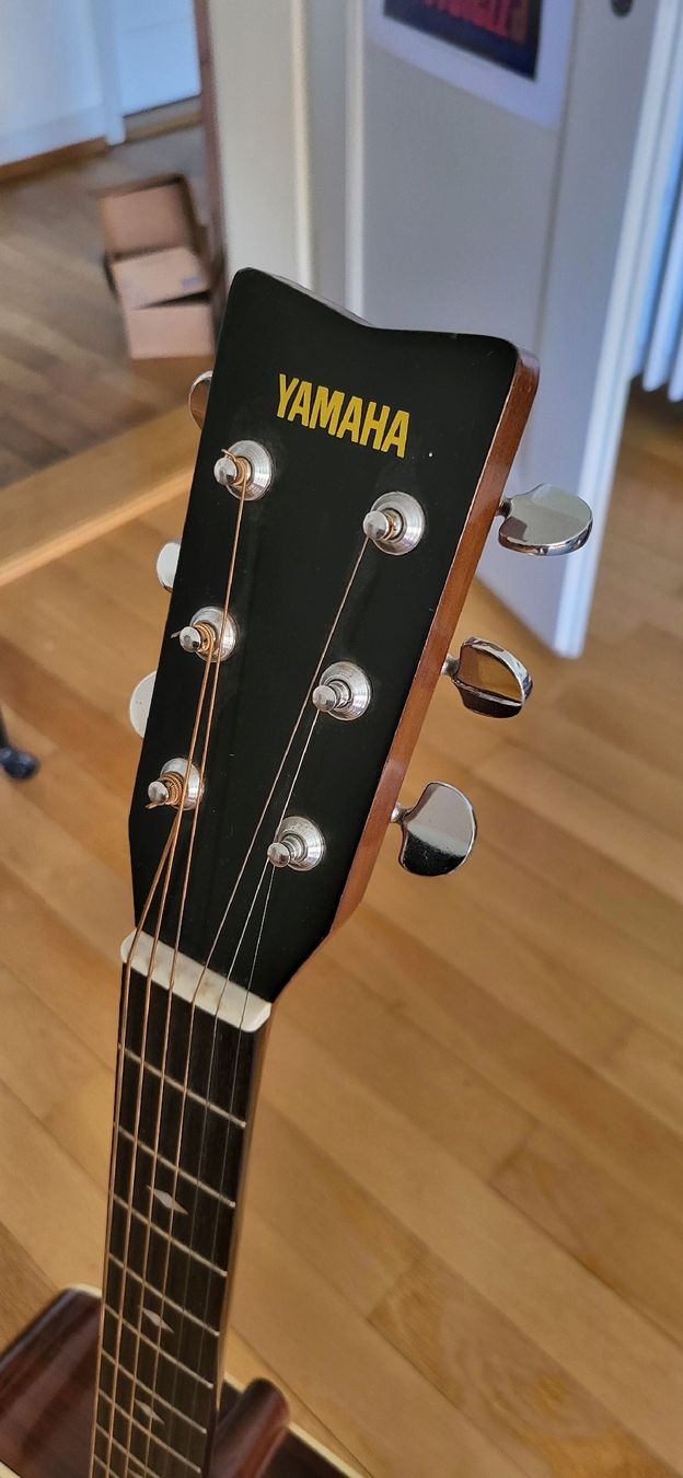 Yamaha Musikinstrumente: Akustikgitarre Yamaha  – Gebraucht aus Olten von Greenbaglady 1