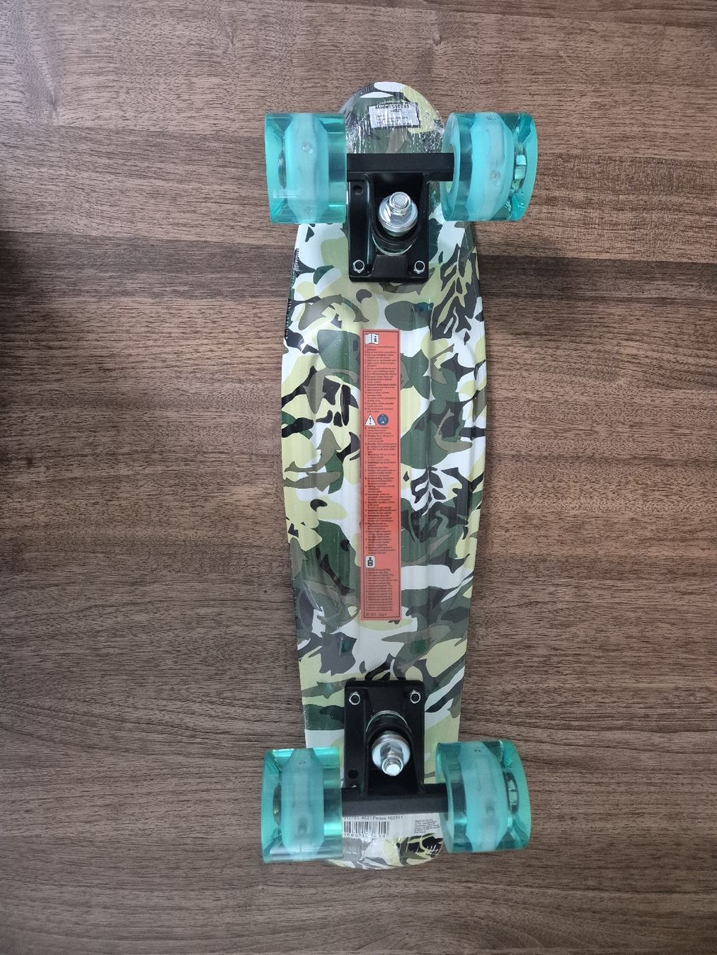 Skateboards: Retro Skateboard Tarnmuster Kinder Neu – Nuovo e nell'imballaggio originale da Steffisburg venduto da Mallekobold 1