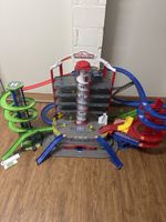 Majorette Super City Garage mit Aufzug und Rampen