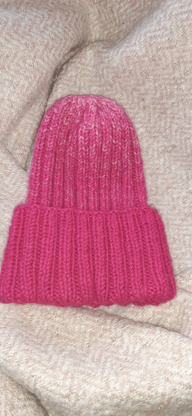 Copricapi, berretti & cappellini: Handgestrickte Wintermütze "Himbeere" – Nuovo e nell'imballaggio originale da Doppleschwand venduto da FraeuleinKarotte