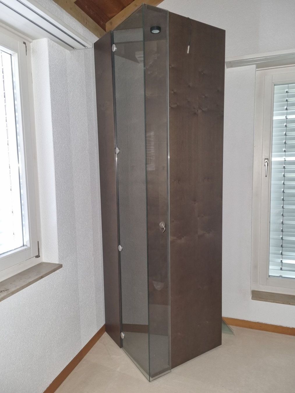 Vitrines: Vitrine Triangolo by Wellis Schweizer Design – D'occasion à Lengnau AG par Endless
