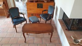 Elegante Vintage Fauteuils mit Tisch und Fussstütze