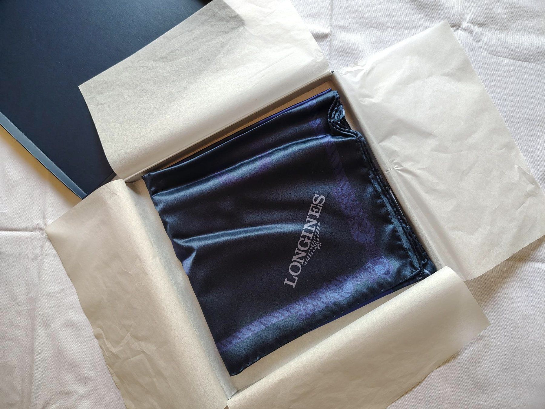 Foulard & Sciarpe: Longines, carré en soie 84x84cm – Nuovo e nell'imballaggio originale da Péry venduto da Sodubavallon