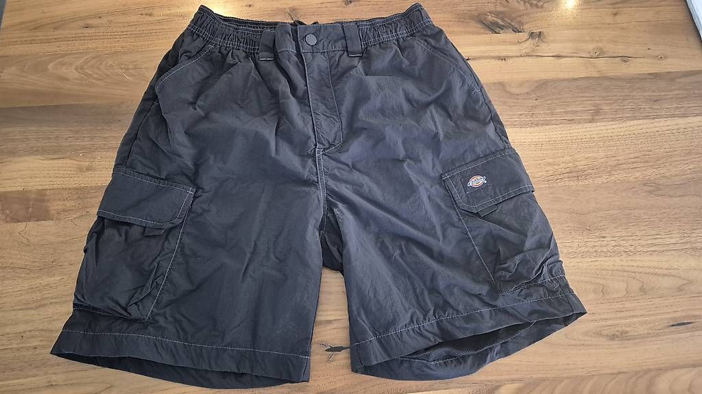 Dickies Pantalons: Dickies Jackson Cargo Shorts Gr. M – D'occasion à Rubigen par puma1975
