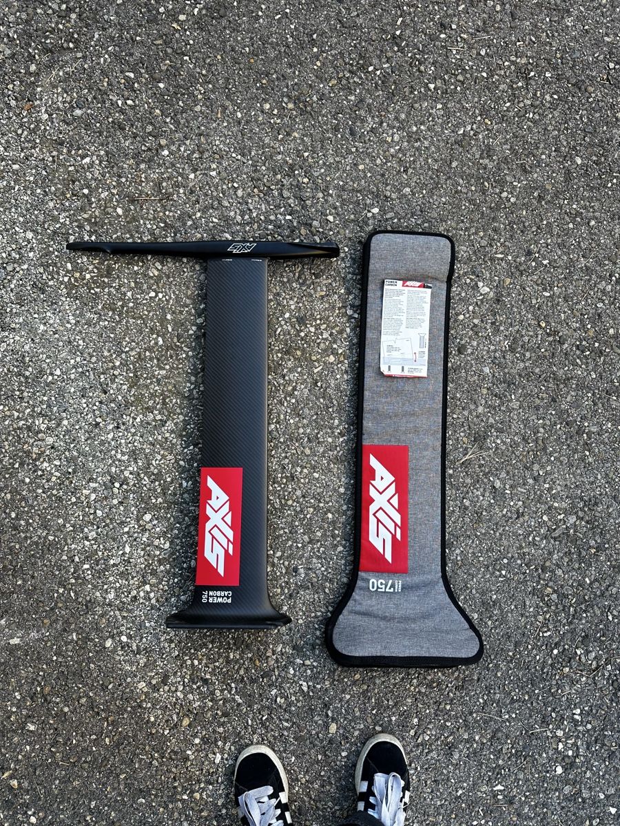 Axis Tavole da surf e di nuoto: Axis Carbon Mast + fuselage sillyshort – Usato da Cortaillod venduto da bap_7q9y
