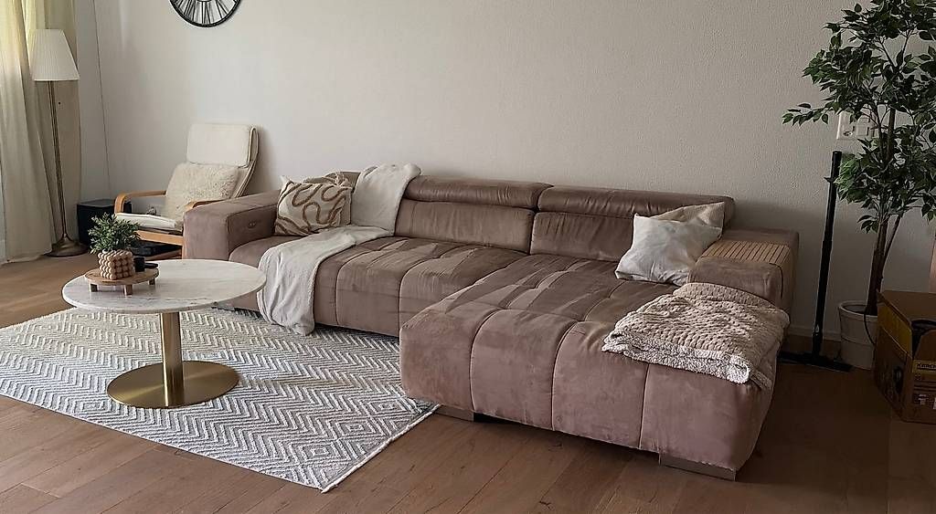 Conforama Divani: Ecksofa mit Elektrische Bettfunktion – Usato da Kölliken venduto da MaRo1303