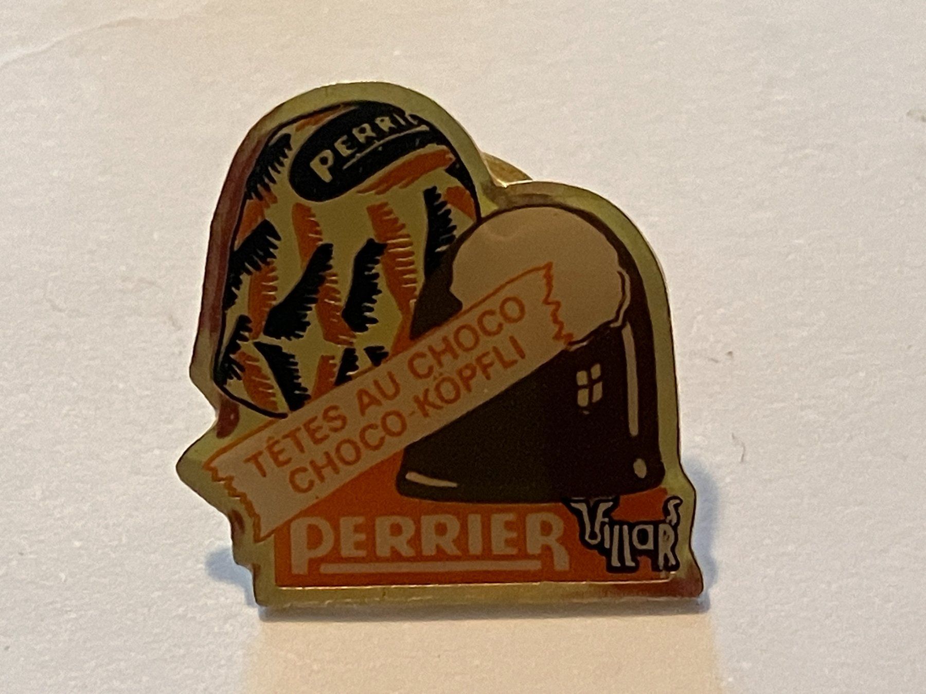 Placchette & Badge: 1 Pin Perrier Choco Köpfli – Usato da Basel venduto da djwwpp