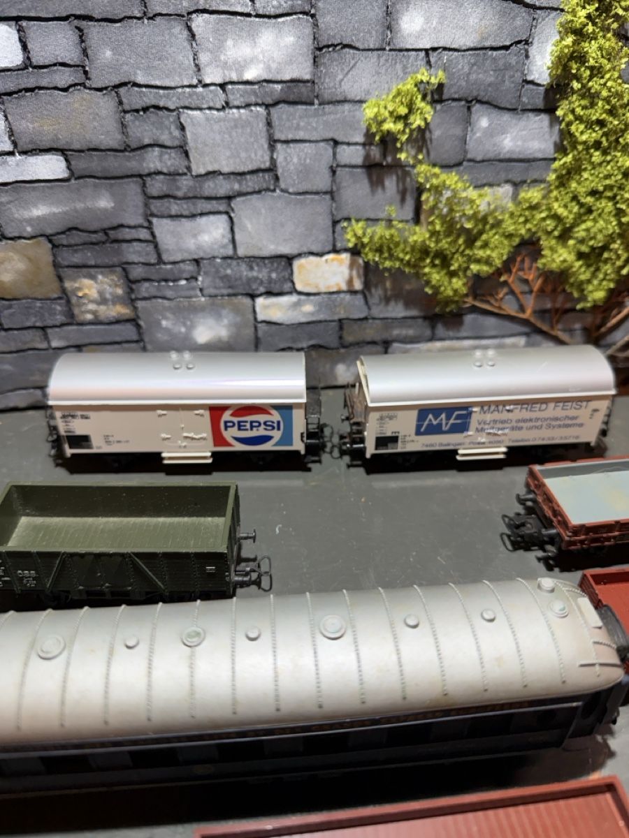 Modellini di ferrovie: Modelleisenbahn Waggons Konvolut HO – Usato da Altdorf UR venduto da modellbau-widmer 2