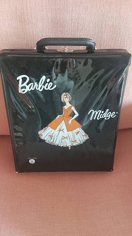 Bambole: Original Barbiekoffer und Kleider – Usato da Derendingen venduto da Grischun2