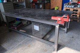 Schweisstisch 250x128x86cm mit Schraubstock fx