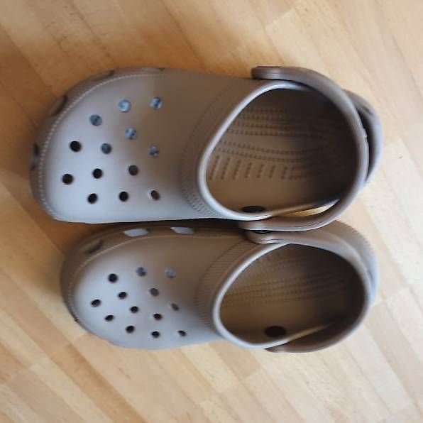 Crocs Scarpe per ragazzi: Crocs praktisch nicht gebraucht, Gr. 34 – Usato da Wil SG venduto da Drop4 1