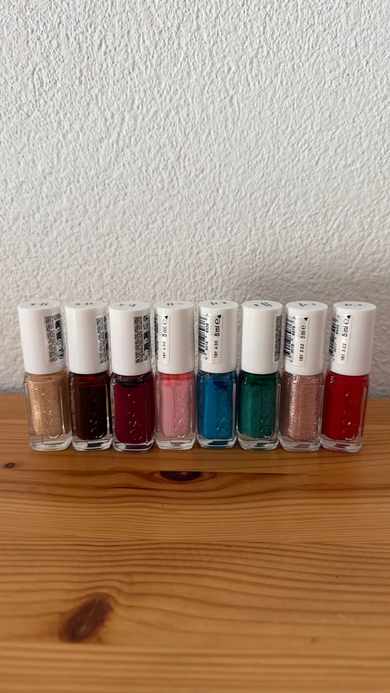 Essie Smalto per unghie: Diverser Nagellack von OPI und Essie – Usato da Oensingen venduto da ramoooni 1
