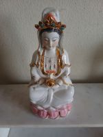 Buddhistische Göttin QUAN YIN Porzellan/Keramik Höhe 26 cm