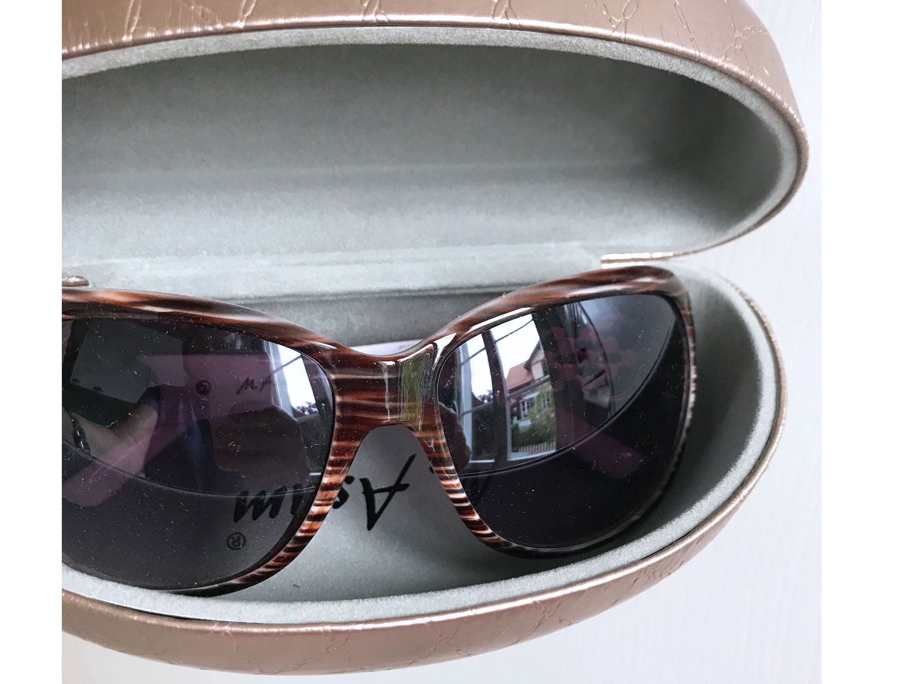 Occhiali & Lenti: Sonnenbrille M. Asani mit Etui – Usato da Brüttisellen venduto da Buxus