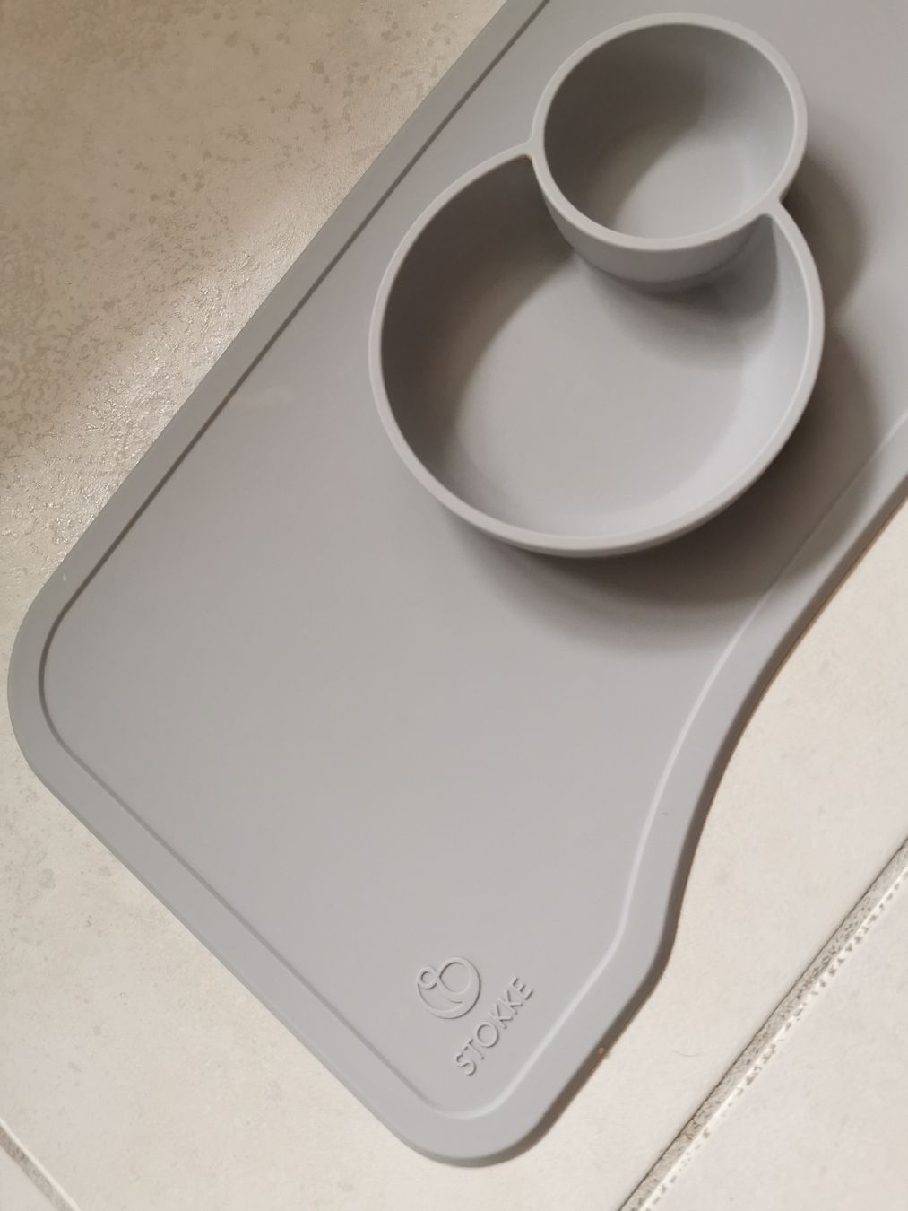 Ezpz Piatti: Stokke Steps Silikon Teller grau – Usato da Brunnen venduto da JJaime 2