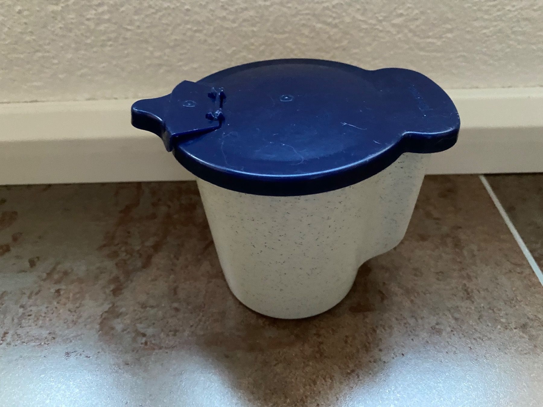 Tupperware Contenitori & Simili: Kaffeerahmkrug von Tupperware – Usato da Bülach venduto da Jackybabue 3