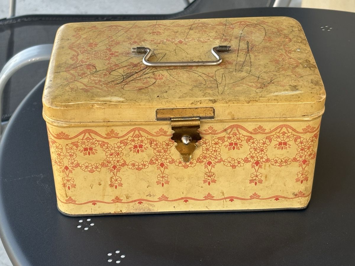 Dosen: Ancienne boîte  – Gebraucht aus Lausanne von pabernard