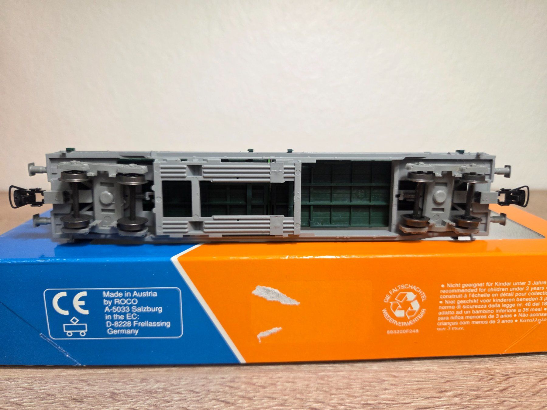 Roco Modellini di ferrovie: Roco 46369 Containerwagen HUPAC SBB H0 – Nuovo e nell'imballaggio originale da St-Aubin-Sauges venduto da Lo_Go 5