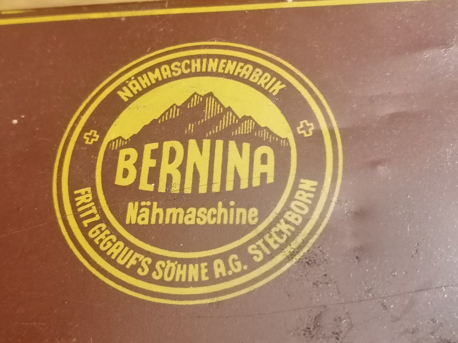 Bernina Barattoli: Blechdose Bernina Nähmaschine – Usato da Basel venduto da vintagecollector 1