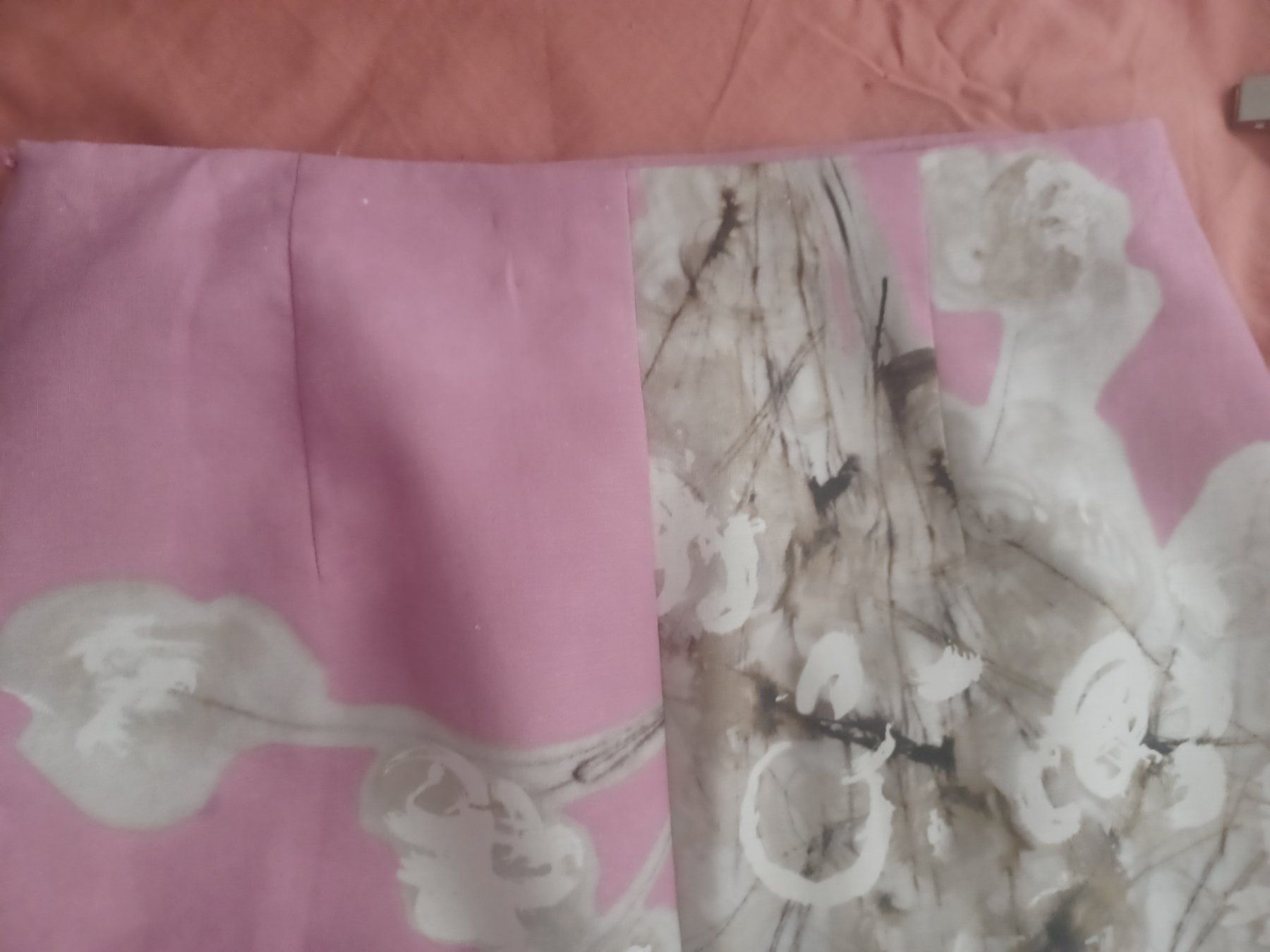 Zara Gonne: Jupe crayon rose à fleurs, taille XL, élégante! – Usato da Sion venduto da linda0106 2