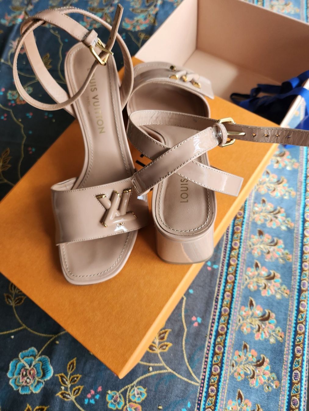 Louis Vuitton Scarpe da donna: Louis Vuitton ,  Sandaletten. Gr 40 – Usato da Dietikon venduto da Oxana01