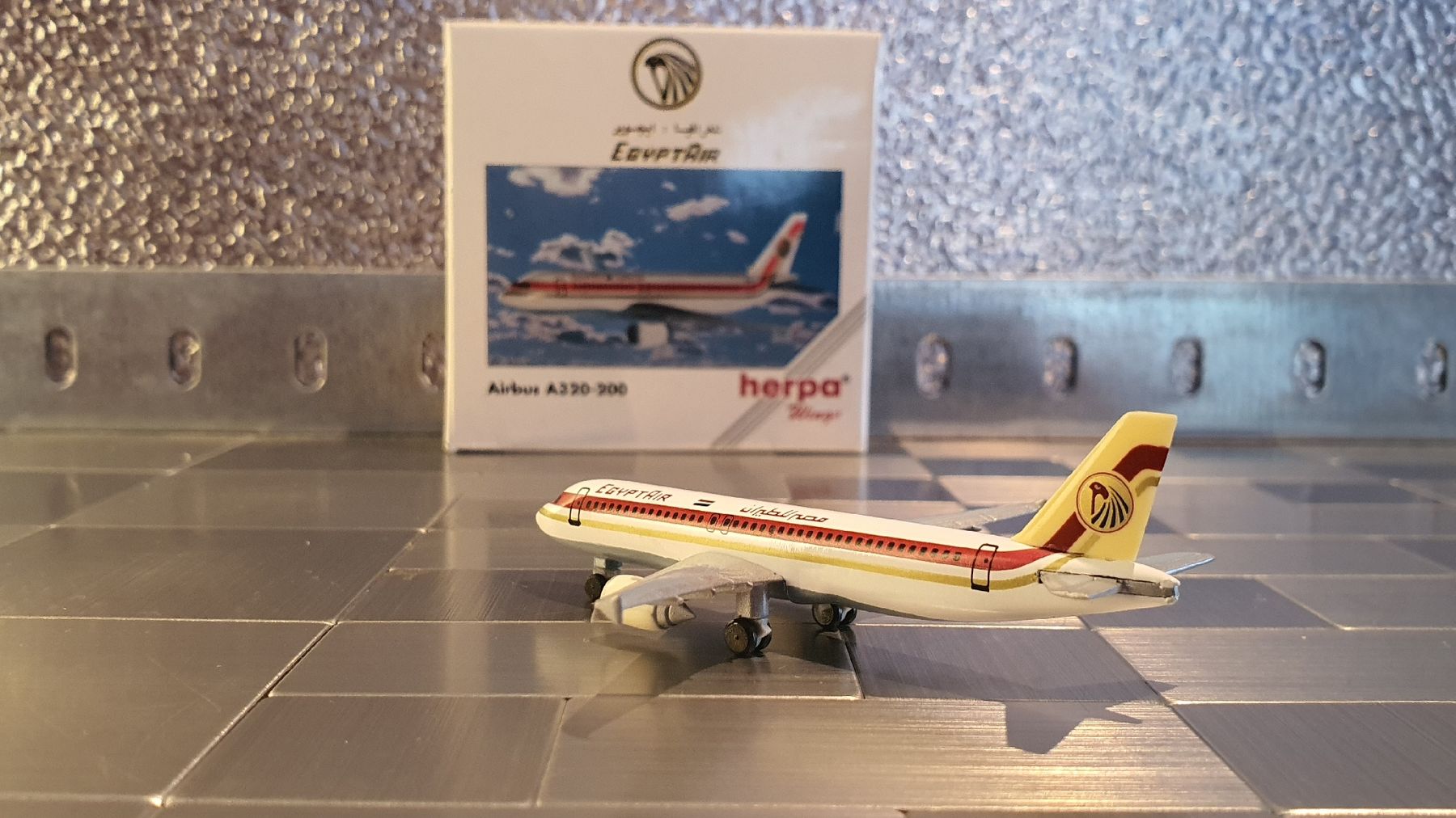 Herpa Kit di modellismo & Modellini statici: HERPA EGYPTAIR AIRBUS A320-200  – Usato da Männedorf venduto da Modellbau-wyss 2