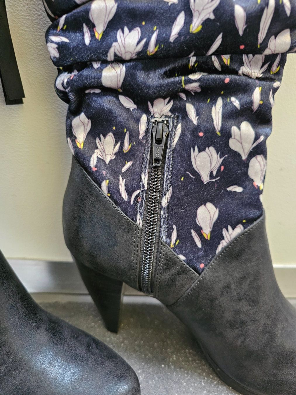 Scarpe da donna: Stiefel aus Leder und Stoff, Ruby Shoo UK6 oder 39 – Nuovo (secondo la descrizione) da Mönthal venduto da Creativchaos 1