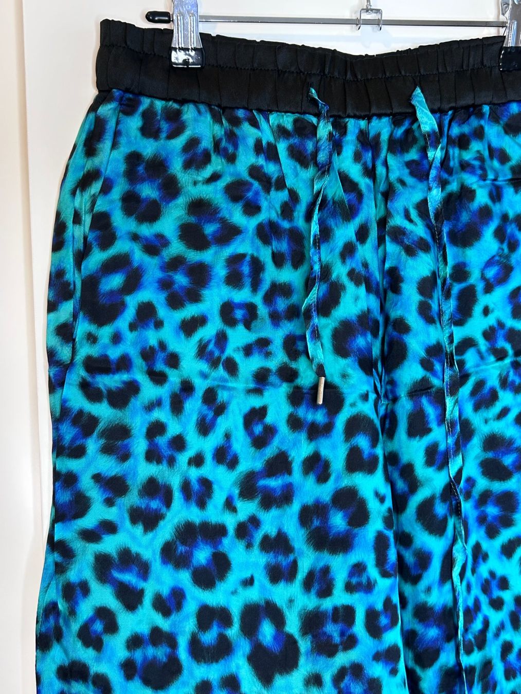 Sandro Pantalons: Sandro Hose mit Leoprint – Neuf (Voir description) à St. Gallen par look-twice 1