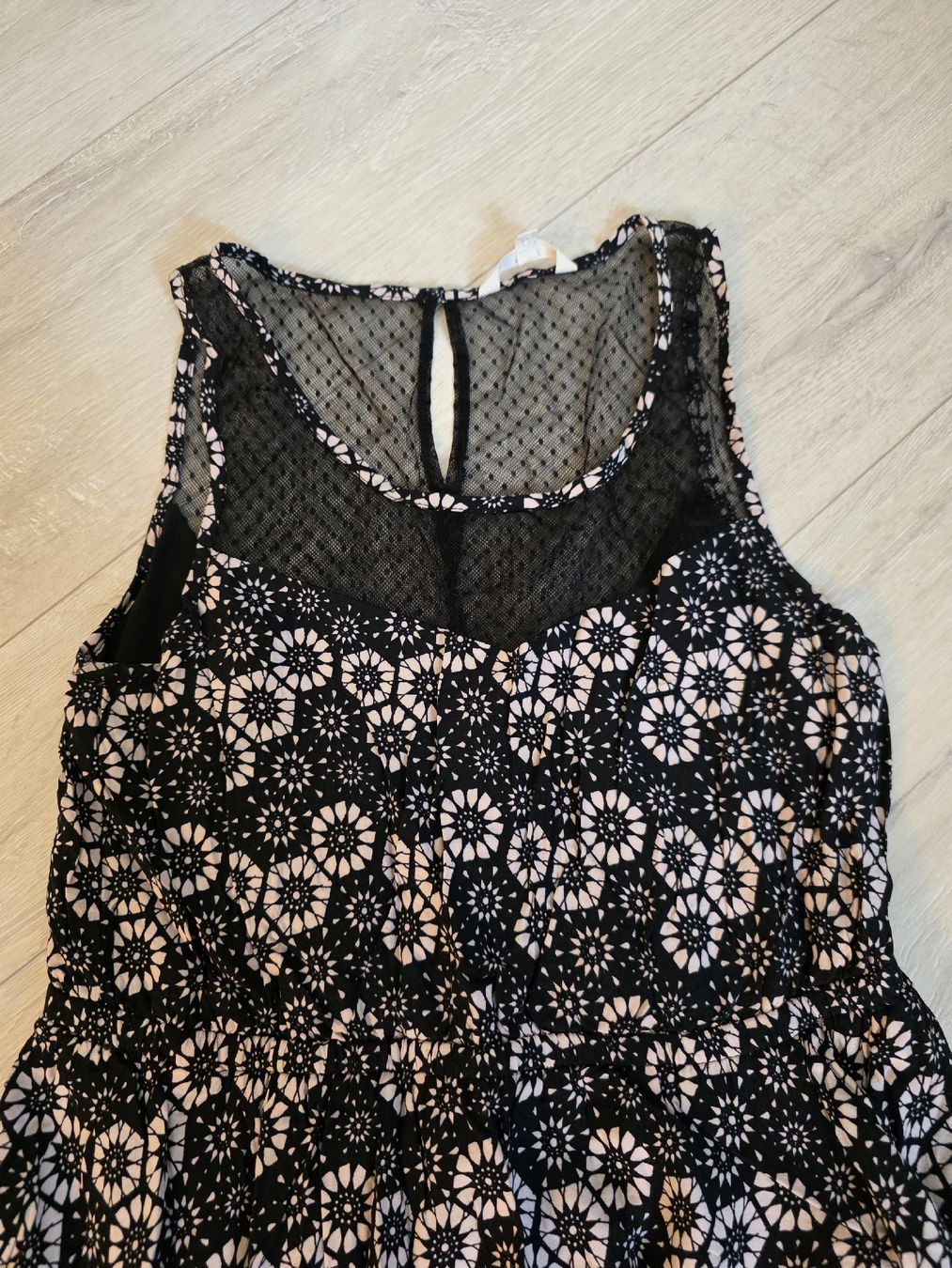 Vestiti: Kleid REVIEW Spitze Blumenmuster Grösse S gebraucht – Usato da Wigoltingen venduto da Zuckerfee84 1