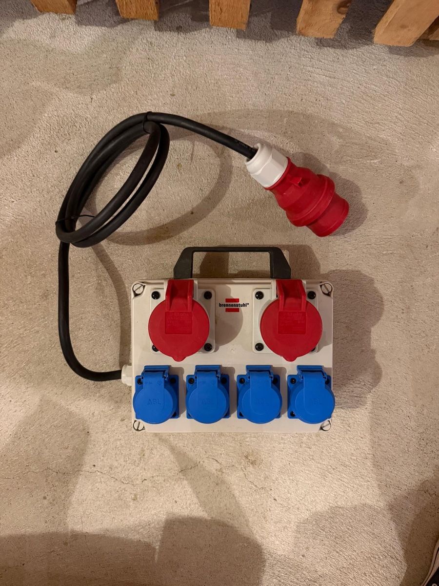 Elektrotechnik: CEE Verteiler Box mit Kabel und Stecker gebraucht – Gebraucht aus Hedingen von PabloEscobar-