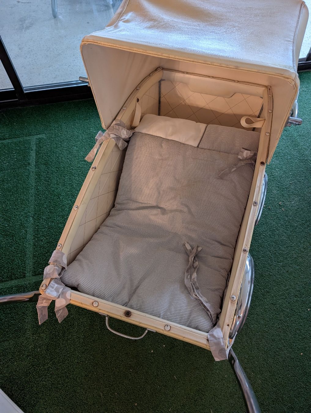 Carrozzine: Antiker Kinderwagen beige – Usato da Schleitheim venduto da Norton2010 6