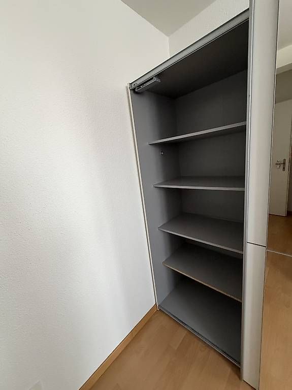 Armoires: Schiebetürschrank gratis abzugeben – D'occasion à Dagmersellen par SabrinaZu 1