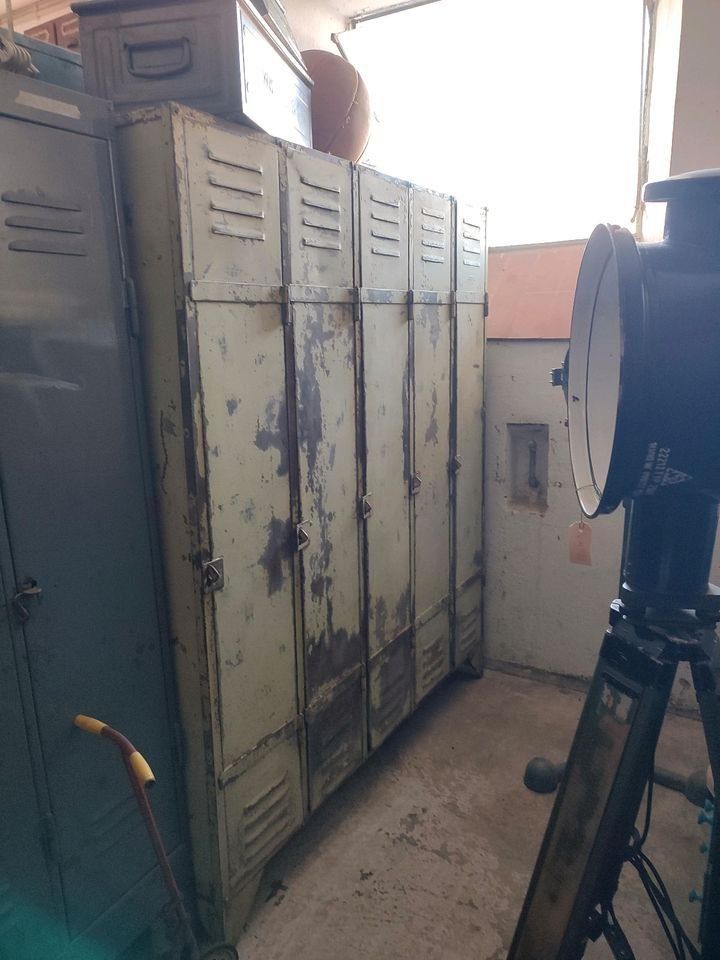 Schränke: SCH305 Antike Metalspind Blechschrank Locker Cabbin – Gebraucht aus kraiburg am inn von Vintage-Living 7