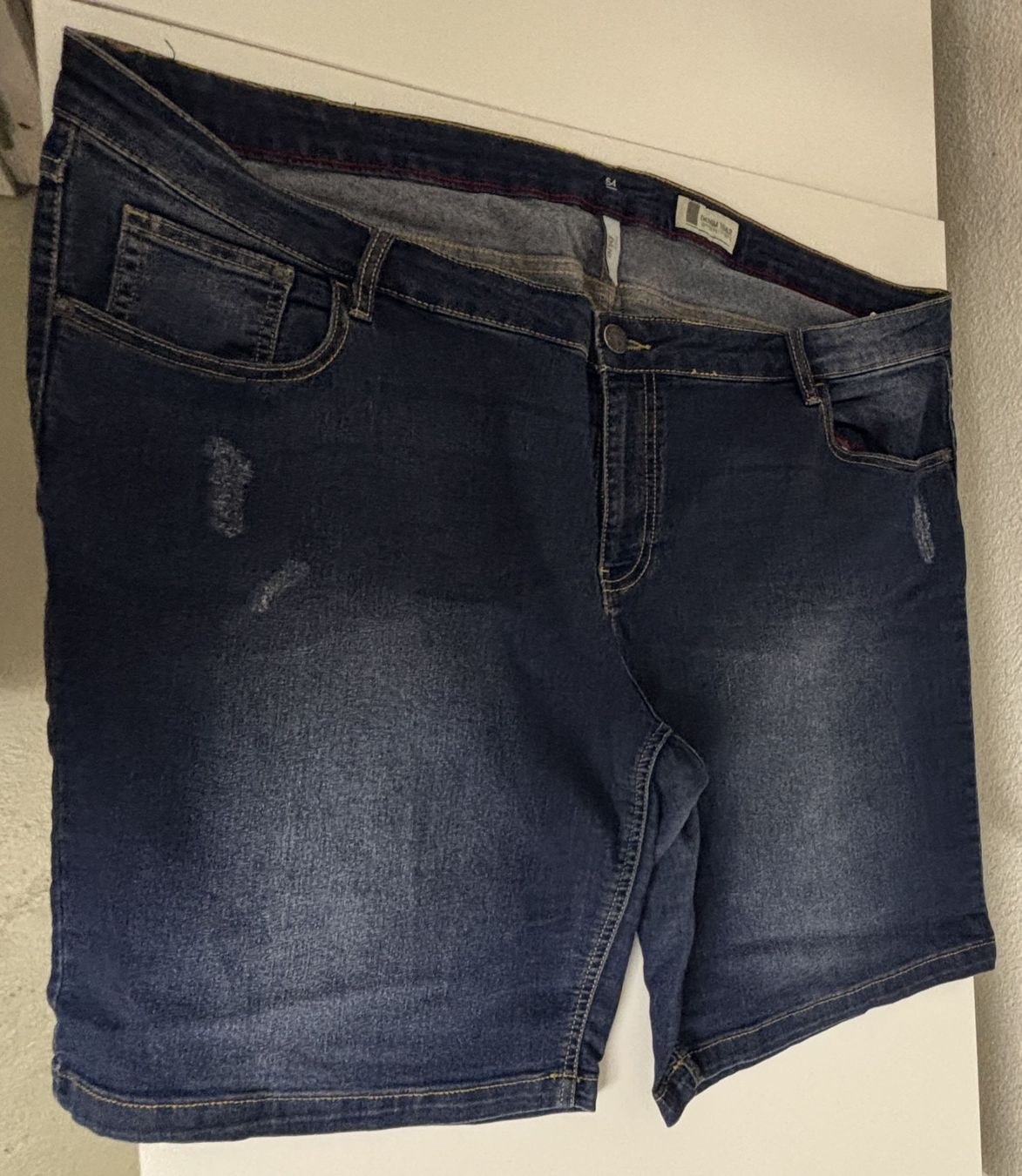 Pantaloni: Blaue kurze Jeans Hose – Usato da Buchs AG venduto da SellAndBuyX
