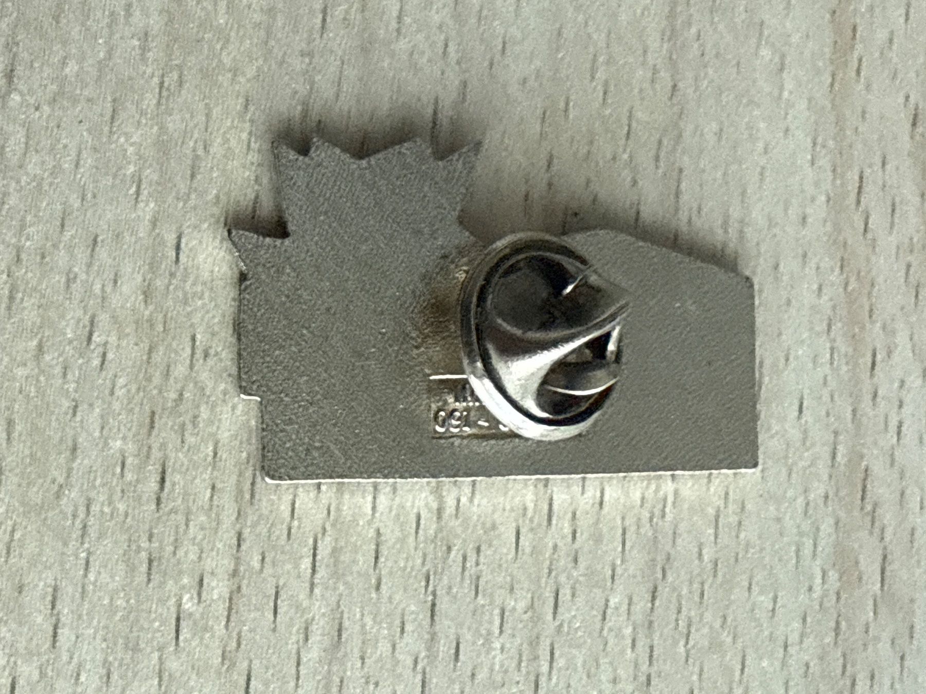 Plaketten & Abzeichen: Pin Nuts Bar Discothek Arosa – Gebraucht aus Glattbrugg von Schweigmatt 1