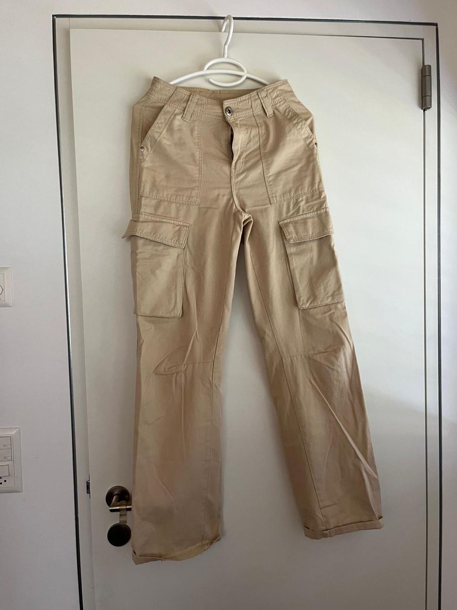 Bershka Hosen: Beige Cargohose – Gebraucht aus Romanshorn von laa_279h