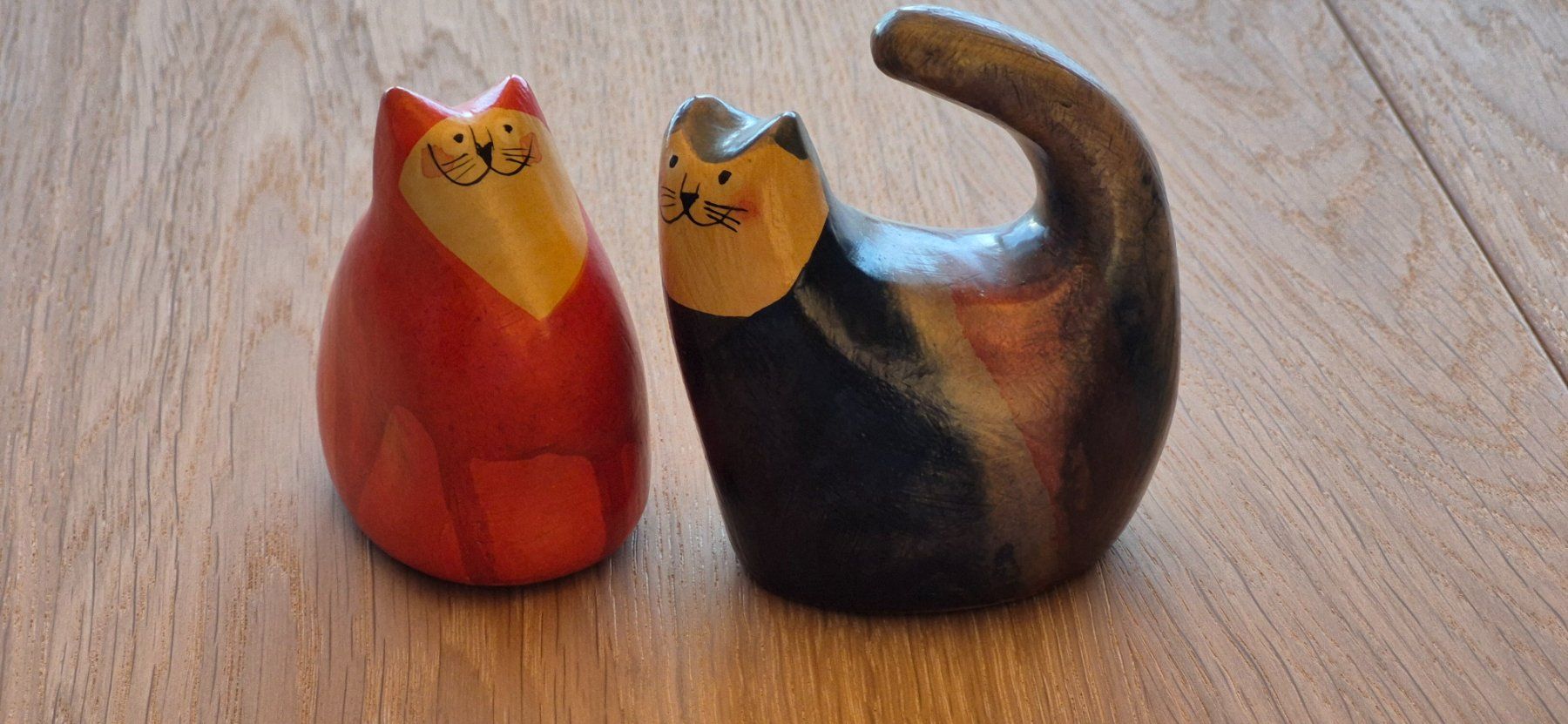 Figuren: Dekorative, handbemalte Katzenfiguren – Gebraucht aus Rorschacherberg von Fredb