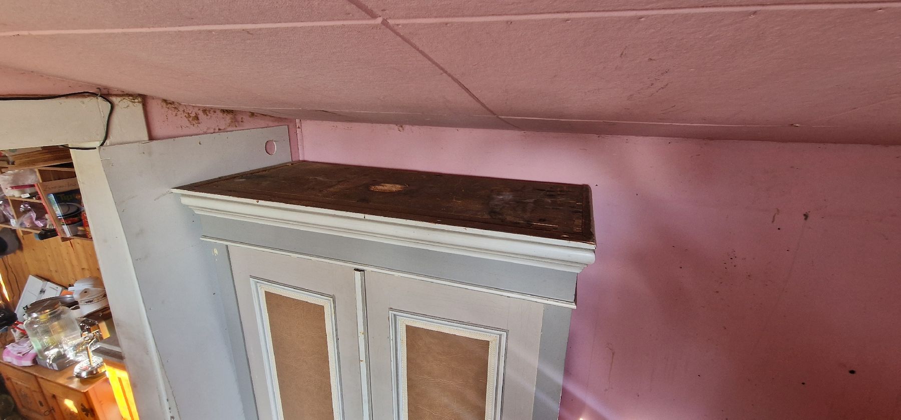 Armoires: Alter Kleiderschrank Holz  – D'occasion à Greifensee par rom_l6c7 1