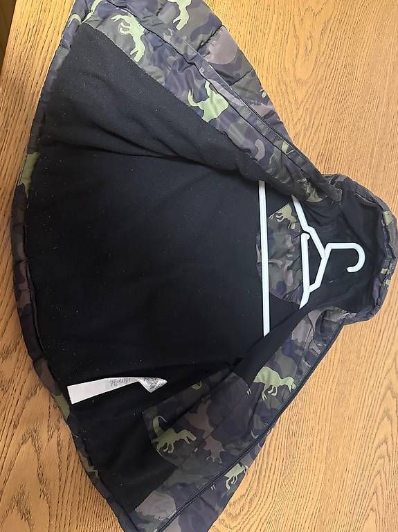 Jacken & Mäntel: Veste doudoune garçon – Gebraucht aus Mont-sur-Lausanne von ani_xh5c 1