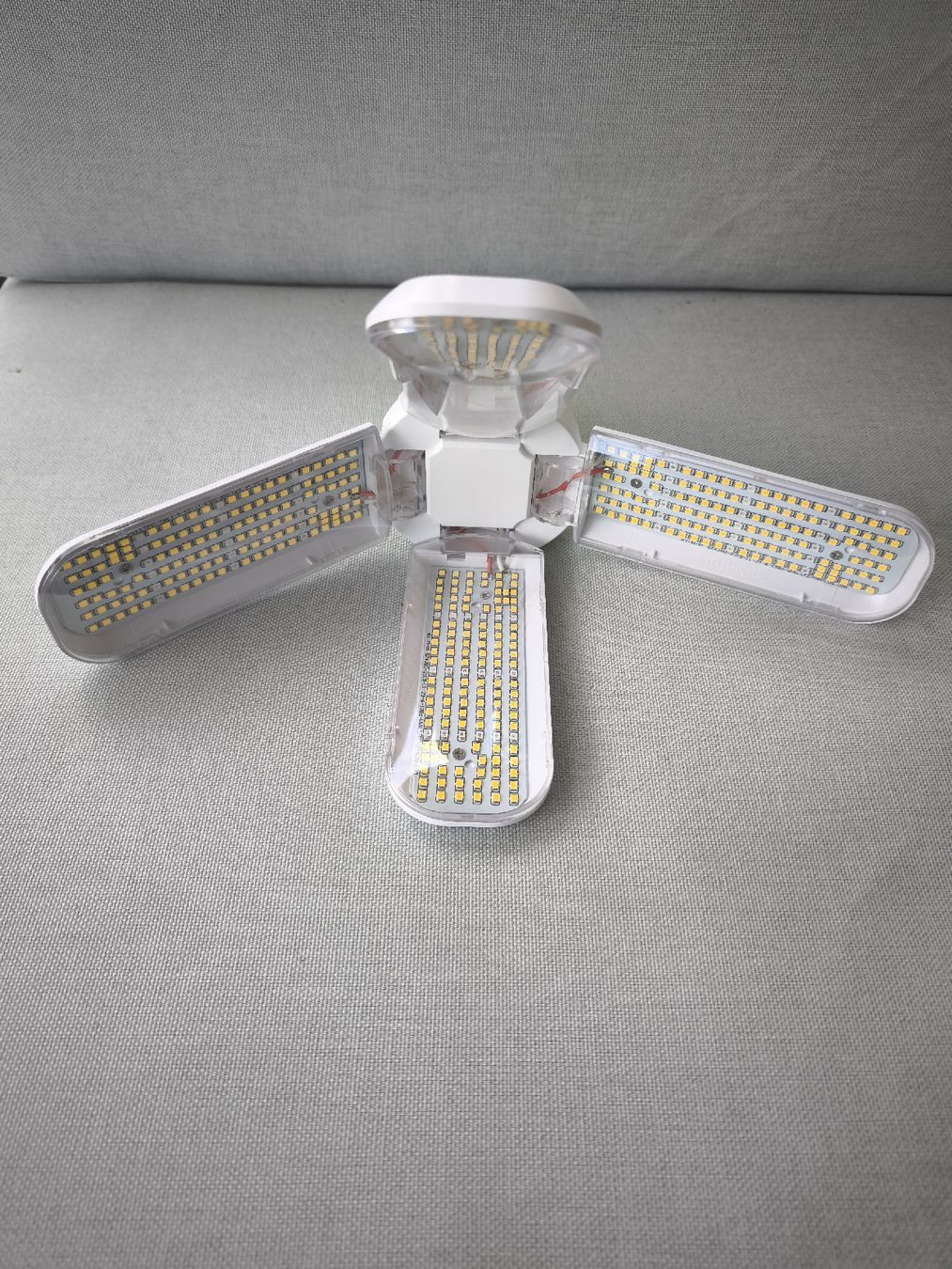 Lampade: LED Pflanzenlampe, Birne 200 Watt – Nuovo e nell'imballaggio originale da Birmensdorf ZH venduto da Hagenbuchertrade 2