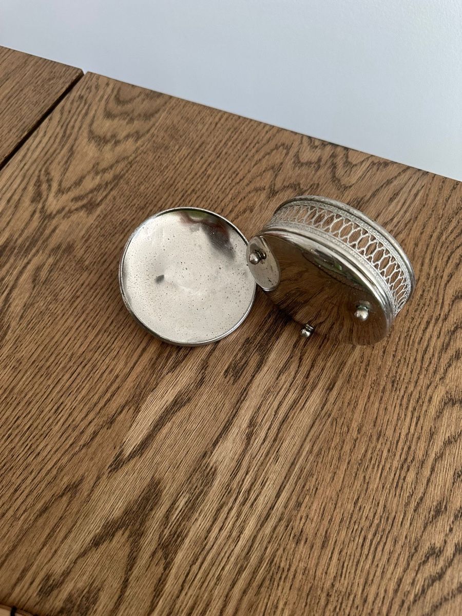 Tutte le decorazioni: Antike Schmuckdose whs versilbert mit Figur – Usato da Zürich venduto da iva_9svl 3